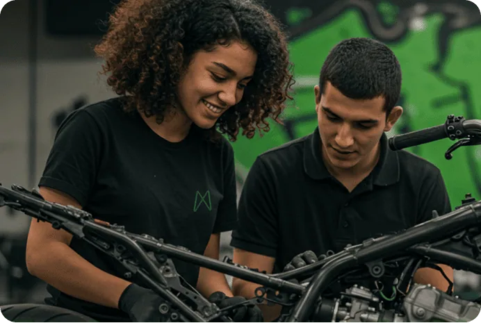 Mecânico Mottu em crescimento de carreira